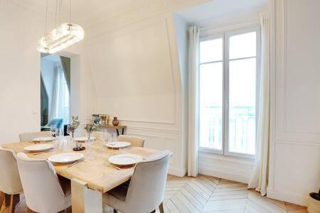 Holiday home Chic Au Coeur De Montorgueil 2bdr